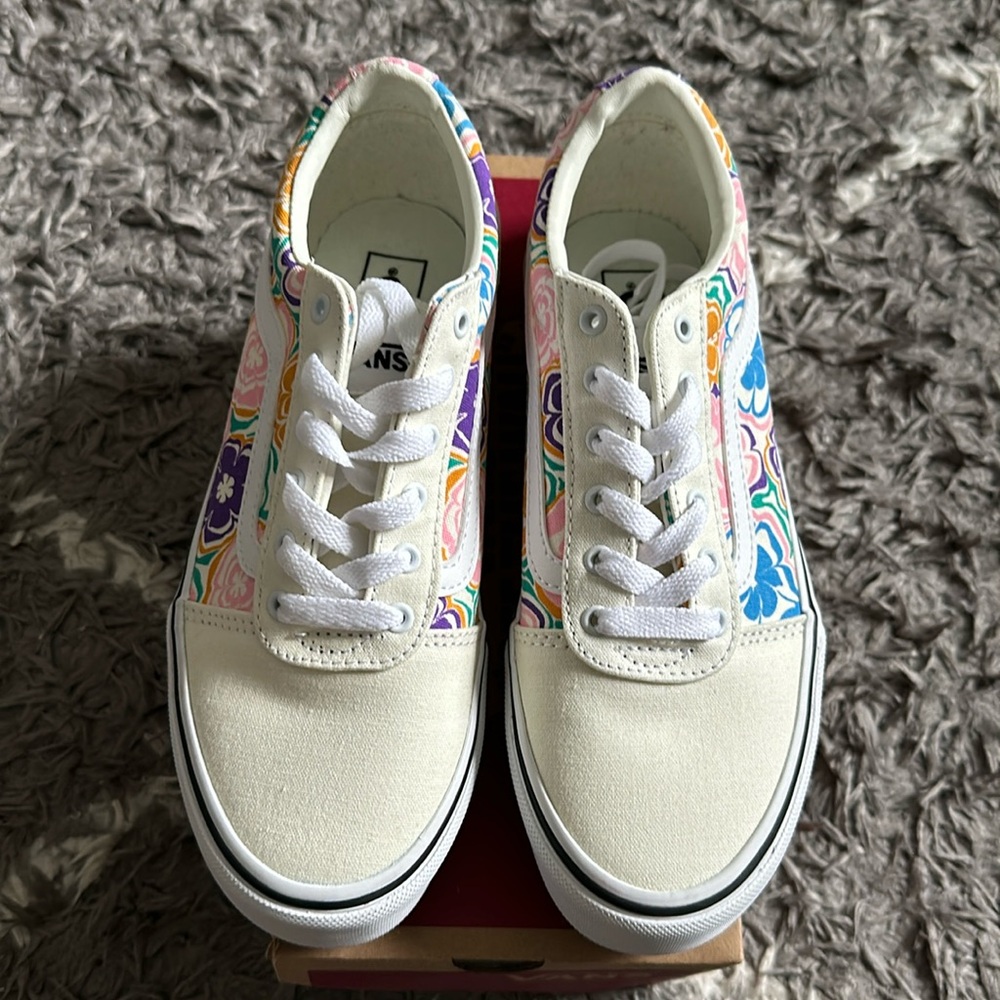Brand new girl vans